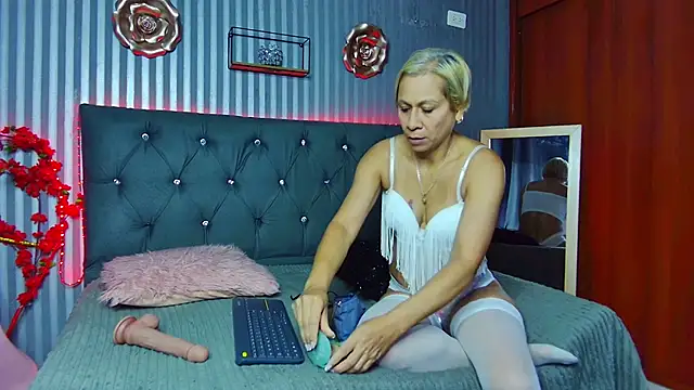 Snapshot of geminis_milf chatting on October 3, 2025, 6:42 pm geminis milf online show from October 3, 2025, 6:42 pm