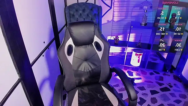 NahomiRichards  online show from November 4, 2025, 4:27 am