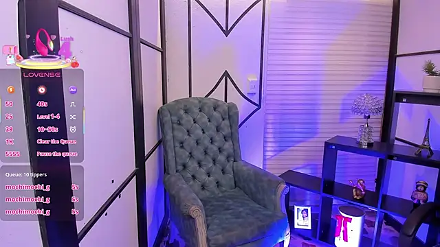 NahomiRichards  online show from December 3, 2025, 4:57 am