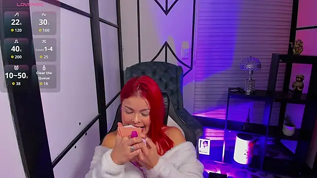 NahomiRichards  online show from November 7, 2025, 4:39 am