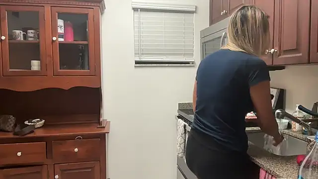 prettyykitty22 online show from November 3, 2025, 12:38 am