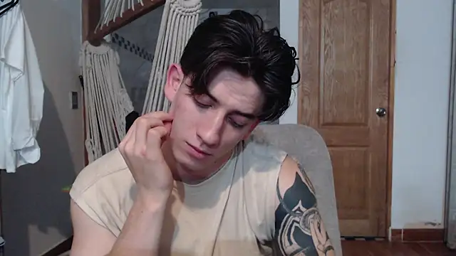 Snapshot of AteneoJr chatting on November 13, 2025, 5:44 am AteneoJr online show from November 13, 2025, 5:44 am