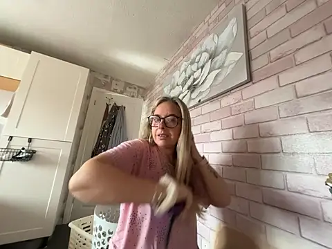 Snapshot of Anastasia-BlondeXX chatting on February 24, 2026, 9:21 am Anastasia-BlondeXX online show from February 24, 2026, 9:21 am