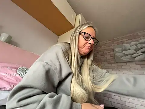 Snapshot of Anastasia-BlondeXX chatting on April 9, 2026, 11:27 am Anastasia-BlondeXX online show from April 9, 2026, 11:27 am