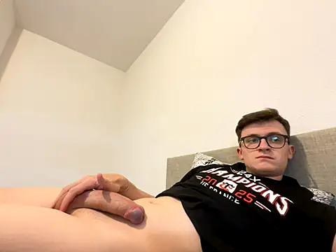 Snapshot of Eternelfrisson chatting on September 27, 2025, 4:35 pm Eternelfrisson online show from September 27, 2025, 4:35 pm