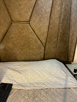 Isabela Colins online show from September 9, 2025, 12:58 pm