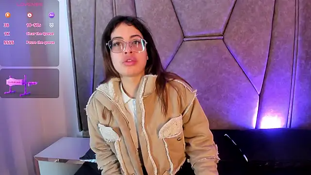 Isabela Colins online show from October 2, 2025, 12:30 pm