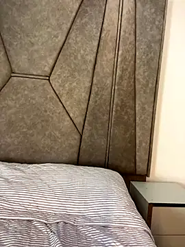 Isabela Colins online show from September 18, 2025, 1:14 pm