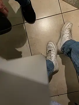 Snapshot of Manu97k chatting on October 24, 2025, 5:23 pm Manu97k online show from October 24, 2025, 5:23 pm