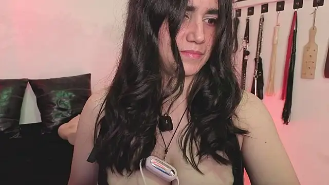 elowen halley1 online show from January 14, 2026, 8:45 pm