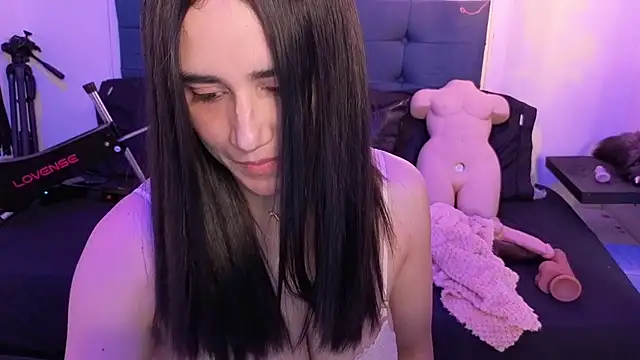 Snapshot of elowen_halley1 chatting on October 6, 2025, 7:36 pm elowen halley1 online show from October 6, 2025, 7:36 pm