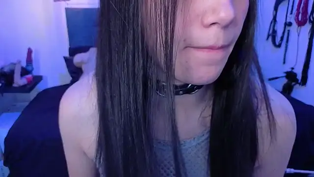 elowen halley1 online show from November 3, 2025, 8:23 pm