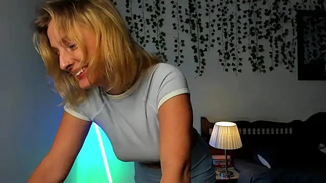 Snapshot of Ariana_Spring chatting on October 23, 2025, 2:54 am Ariana Spring online show from October 23, 2025, 2:54 am