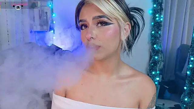 blue kitten online show from December 18, 2025, 5:01 am