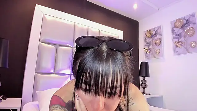 Snapshot of athziry_g chatting on December 2, 2025, 6:15 am athziry g online show from December 2, 2025, 6:15 am