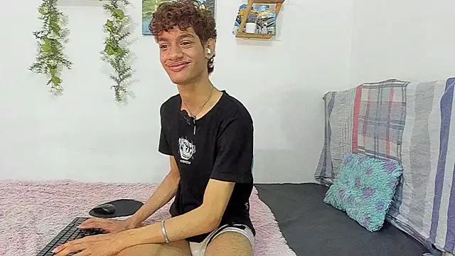 Peterfrost19 online show from November 7, 2025, 3:27 pm