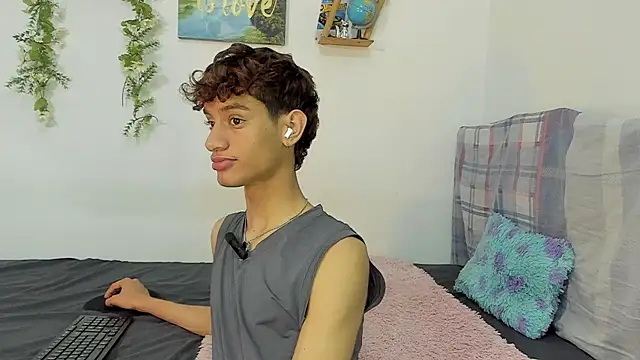 Peterfrost19 online show from October 7, 2025, 6:14 am