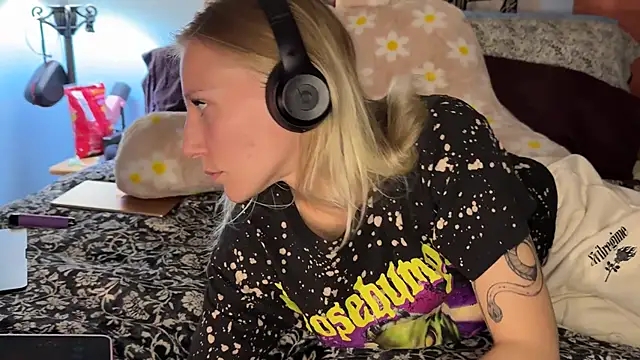 Snapshot of onlysunidreamss chatting on October 14, 2025, 1:17 am onlysunidreamss online show from October 14, 2025, 1:17 am