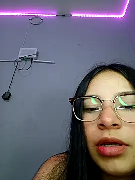 Snapshot of Anne_Mia chatting on November 10, 2025, 9:36 am Anne Mia online show from November 10, 2025, 9:36 am