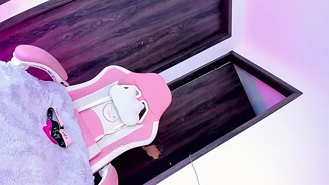 Snapshot of Flora_Minx chatting on November 11, 2025, 10:32 am Flora Minx online show from November 11, 2025, 10:32 am