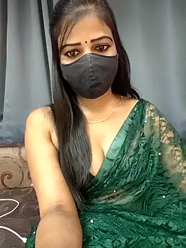 Misss-julli online show from November 7, 2025, 1:32 am