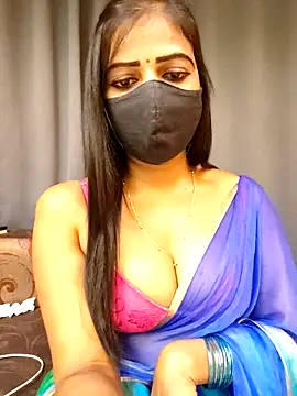 Misss-julli online show from November 17, 2025, 8:46 pm