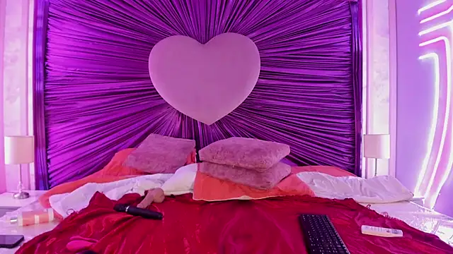 Snapshot of EllyMiller chatting on December 16, 2025, 3:22 am EllyMiller online show from December 16, 2025, 3:22 am