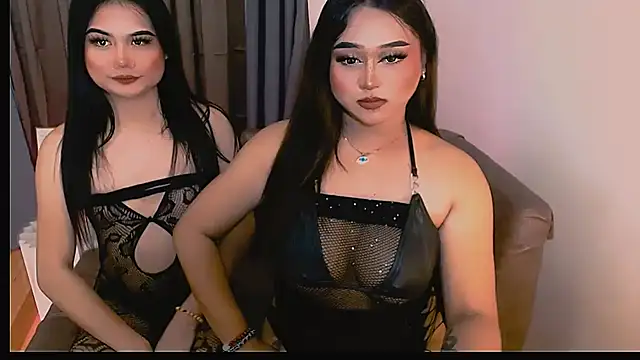 Snapshot of Lilly-lou chatting on October 6, 2025, 2:29 pm Lilly-lou online show from October 6, 2025, 2:29 pm