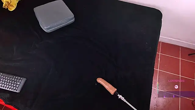 Snapshot of Lena_Darko chatting on April 9, 2026, 7:42 pm Lena Darko online show from April 9, 2026, 7:42 pm