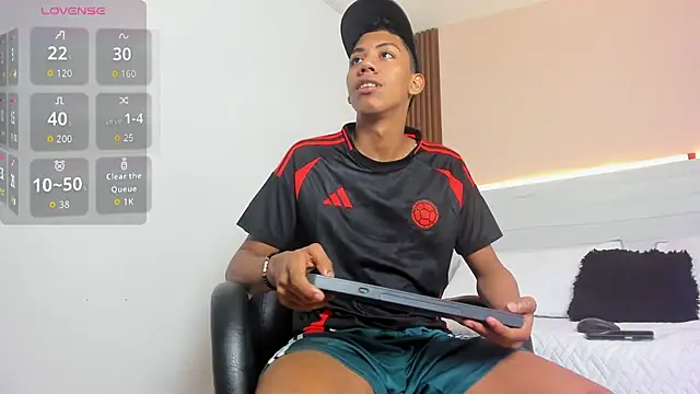 Brunette  boy online show from September 10, 2025, 11:48 pm