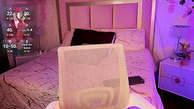 AlanaOdison online show from November 14, 2025, 8:56 pm