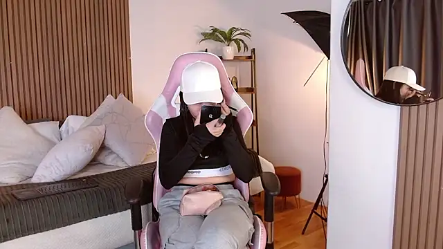 Snapshot of Lina_Montclair chatting on February 11, 2026, 5:35 pm Lina Montclair online show from February 11, 2026, 5:35 pm