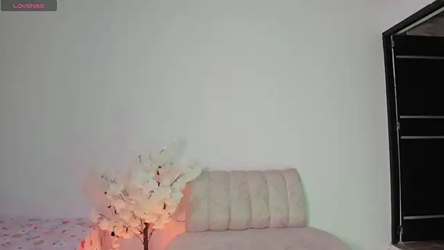 Snapshot of luxurykatty chatting on November 6, 2025, 4:11 pm luxurykatty online show from November 6, 2025, 4:11 pm