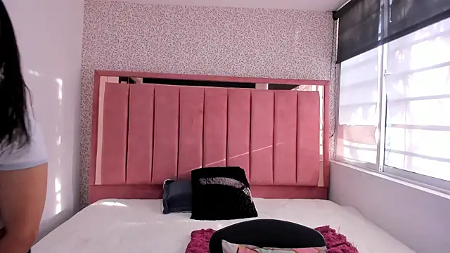 Barbara fox   online show from November 3, 2025, 11:58 am