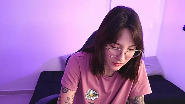 Snapshot of Yulienneg chatting on November 20, 2025, 3:40 am Yulienneg online show from November 20, 2025, 3:40 am