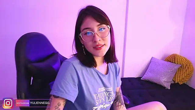 Snapshot of Yulienneg chatting on November 19, 2025, 2:44 am Yulienneg online show from November 19, 2025, 2:44 am