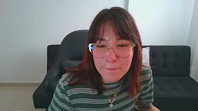 Snapshot of Yulienneg chatting on March 9, 2026, 8:23 pm Yulienneg online show from March 9, 2026, 8:23 pm