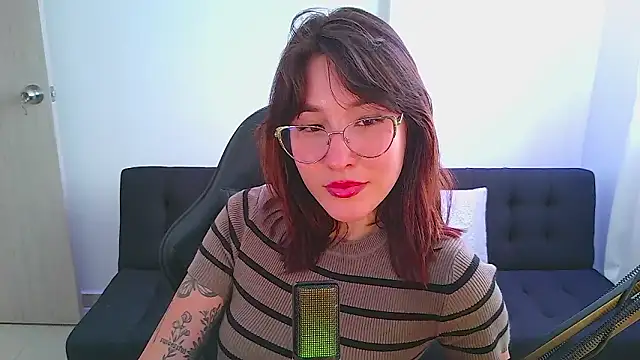 Snapshot of Yulienneg chatting on March 14, 2026, 10:16 pm Yulienneg online show from March 14, 2026, 10:16 pm