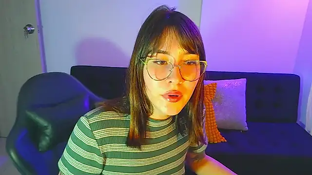 Snapshot of Yulienneg chatting on February 28, 2026, 2:11 am Yulienneg online show from February 28, 2026, 2:11 am