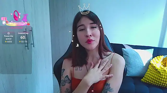 Snapshot of Yulienneg chatting on February 10, 2026, 9:36 pm Yulienneg online show from February 10, 2026, 9:36 pm