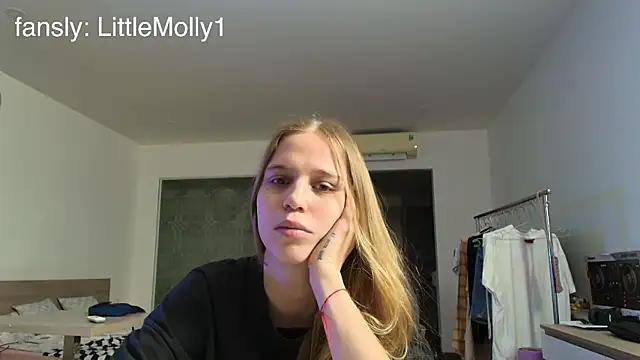 littlemolly11 online show from September 30, 2025, 11:05 am