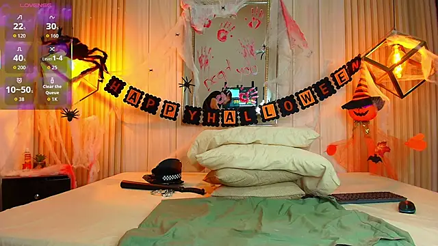 Snapshot of TaylerWhite chatting on October 25, 2025, 12:39 pm TaylerWhite online show from October 25, 2025, 12:39 pm