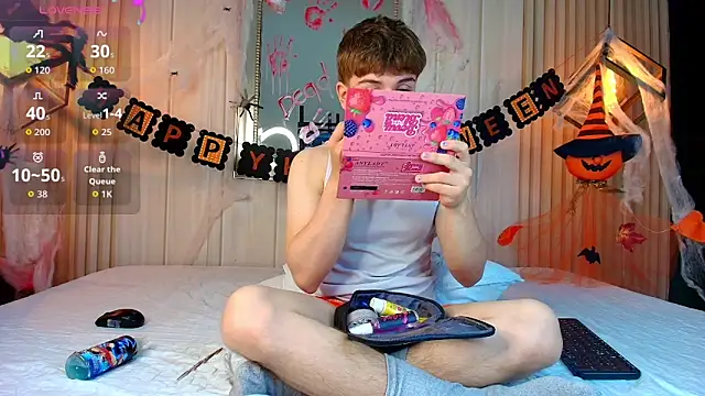 Snapshot of TaylerWhite chatting on October 30, 2025, 12:36 pm TaylerWhite online show from October 30, 2025, 12:36 pm