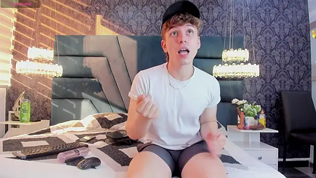 Snapshot of TaylerWhite chatting on December 16, 2025, 12:09 pm TaylerWhite online show from December 16, 2025, 12:09 pm