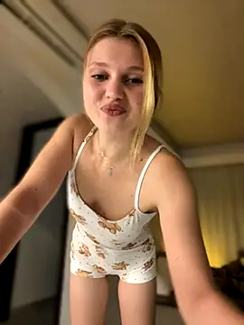 Emaline Fane online show from November 14, 2025, 6:44 pm