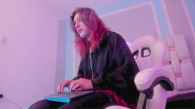 Snapshot of MilkWhore1 chatting on January 7, 2026, 8:03 pm MilkWhore1 online show from January 7, 2026, 8:03 pm