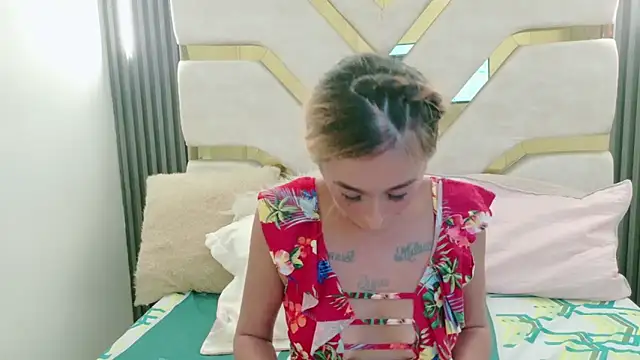 Snapshot of charlotte_phaeton chatting on December 5, 2025, 12:43 am charlotte phaeton online show from December 5, 2025, 12:43 am