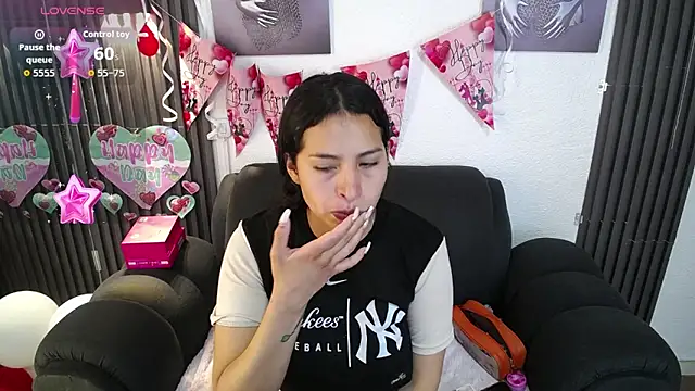 Mia garcia28 online show from February 16, 2026, 7:45 pm