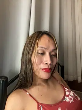 Snapshot of RomanticPearlTS chatting on February 5, 2026, 1:40 pm RomanticPearlTS online show from February 5, 2026, 1:40 pm