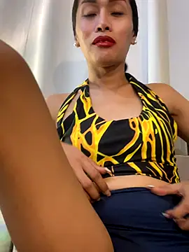 Snapshot of RomanticPearlTS chatting on November 3, 2025, 12:09 pm RomanticPearlTS online show from November 3, 2025, 12:09 pm